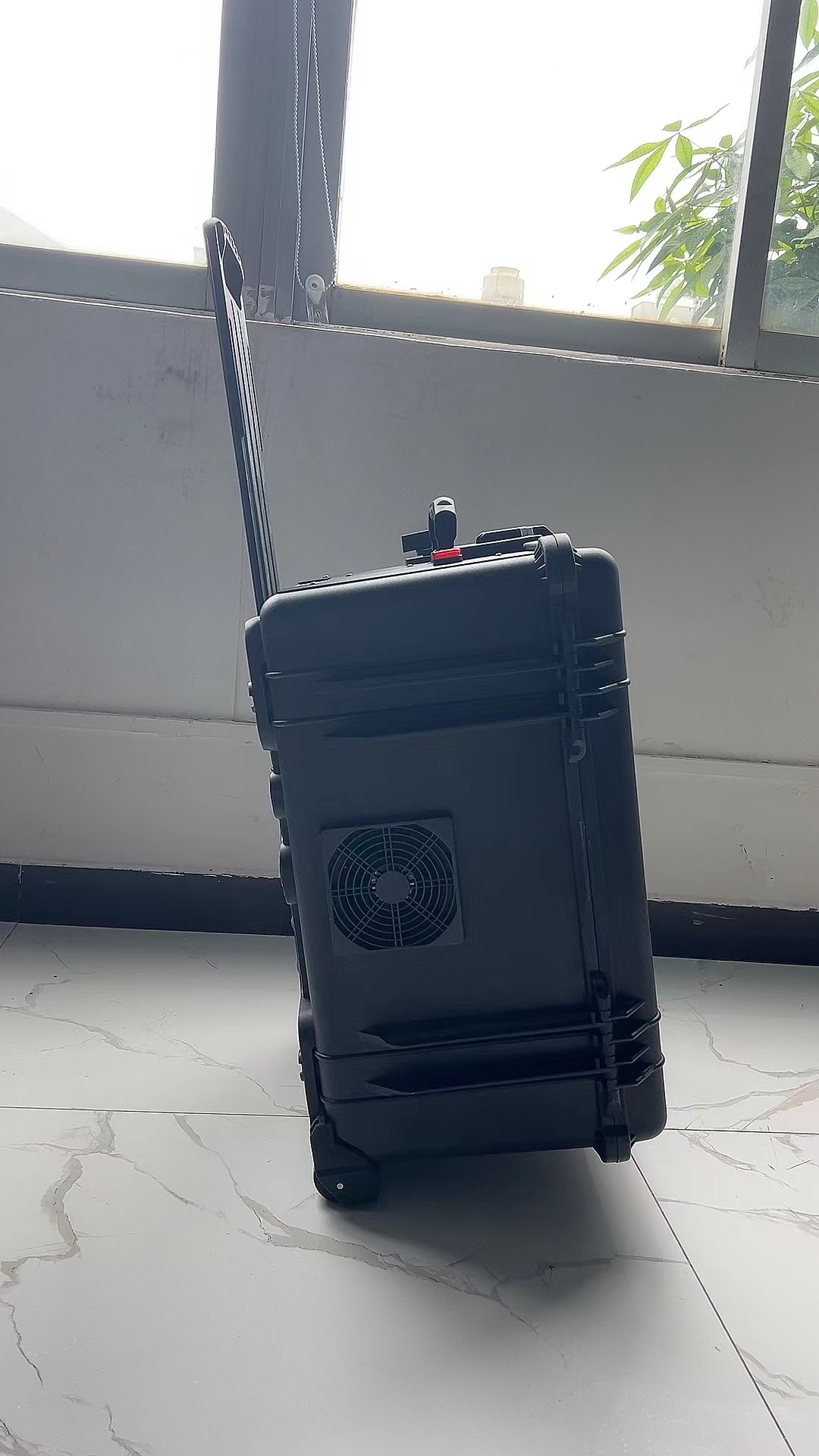 丁青手拉箱型移动通信干扰器